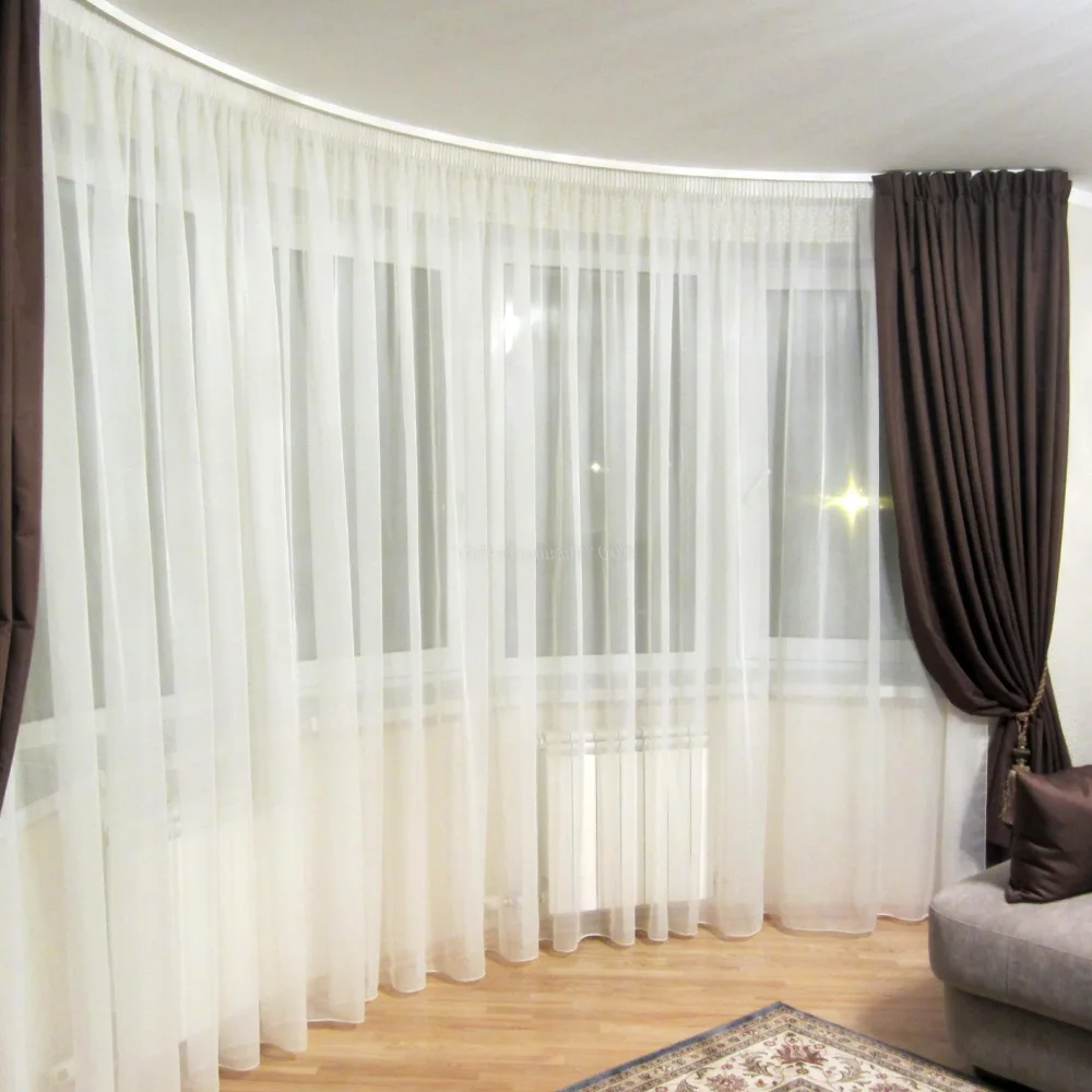 Layered sheer curtains in Dubai home interiors, combining elegance and style.